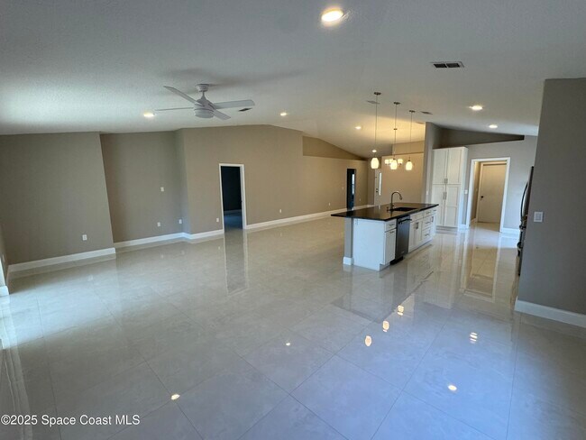 Building Photo - 1370 Berryhill Dr