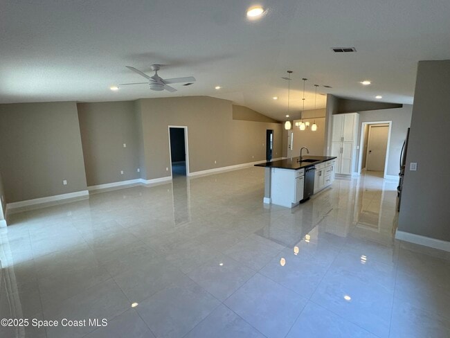 Foto del edificio - 1370 Berryhill Dr