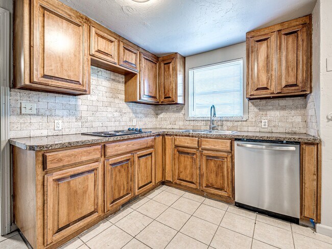 Building Photo - 1108 Mallard Dr
