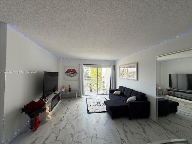 Building Photo - 400 Kings Point Dr