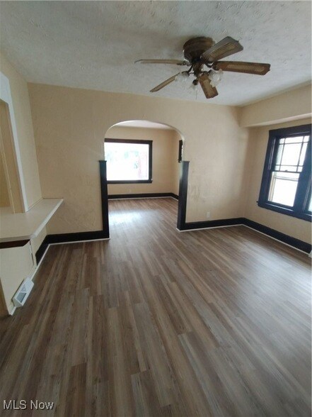 Building Photo - 326 E Avondale Ave
