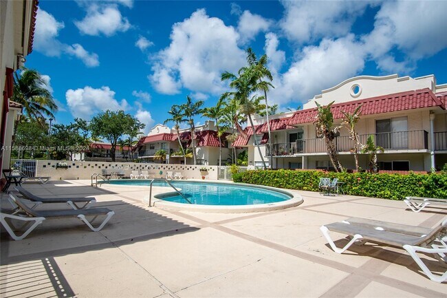 Foto del edificio - 8650 SW 67th Ave