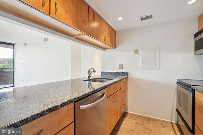 Foto del edificio - 4444 Connecticut Ave NW