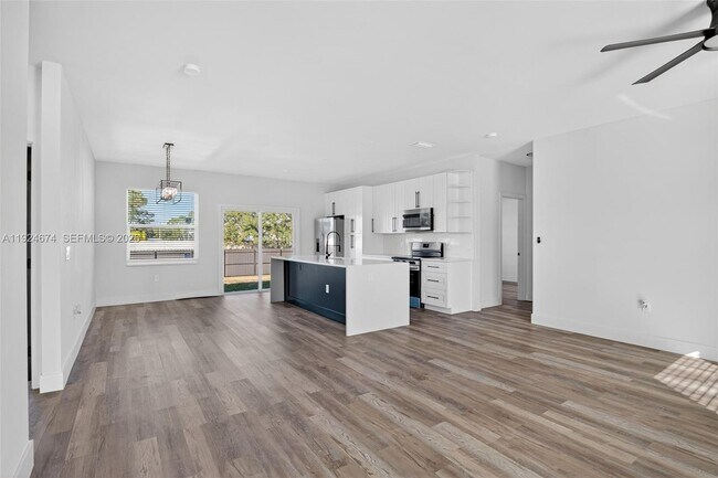 Foto del edificio - 710 Bedford Point Ave