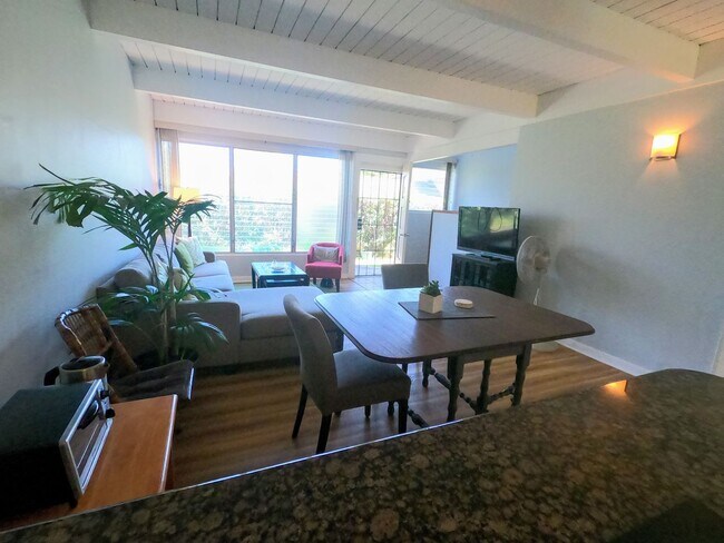Foto del edificio - Fully Furnished Waialae Gardens 2 Bed/2 ba...