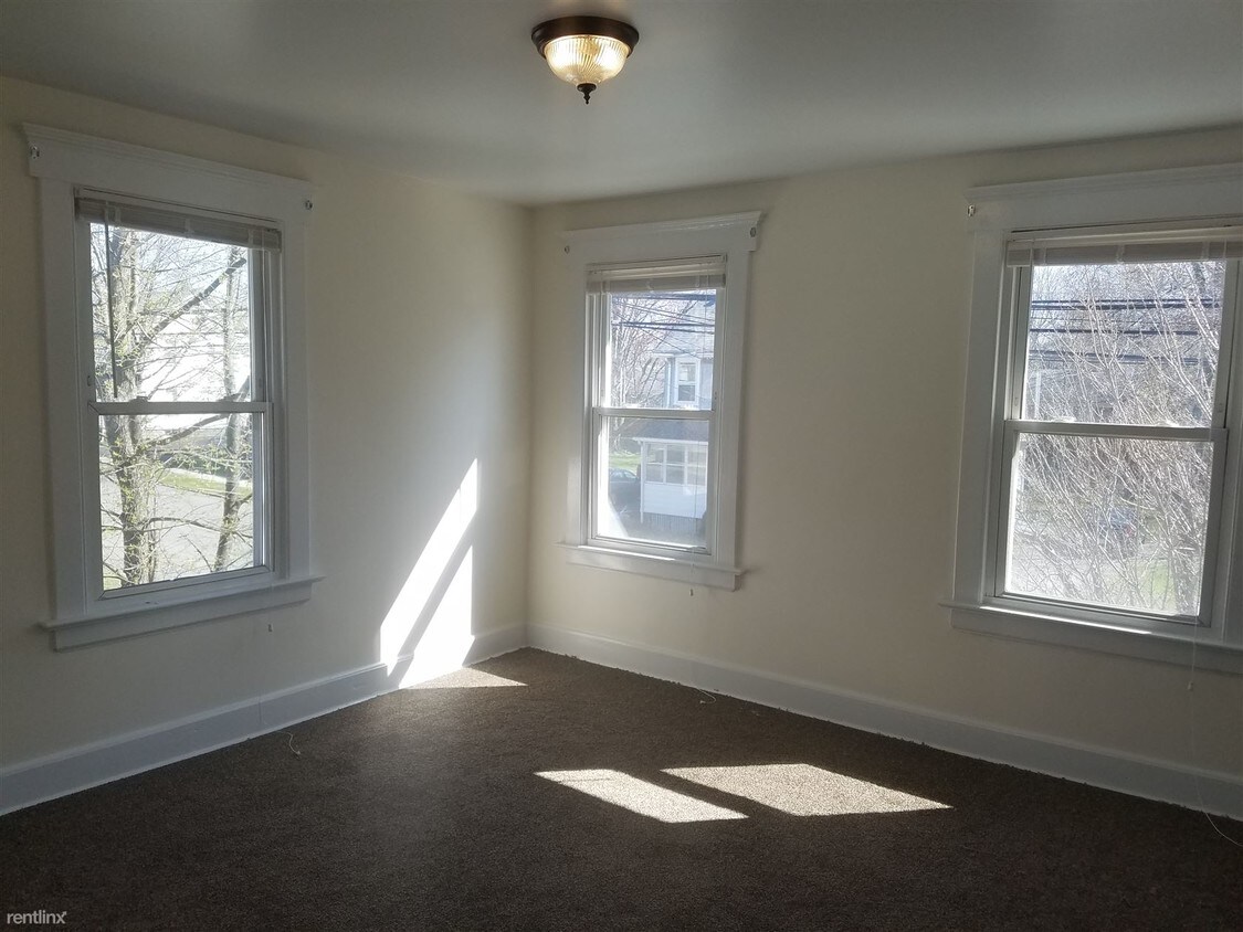 Foto principal - 2 br, 2 bath House - 33 Willard Street