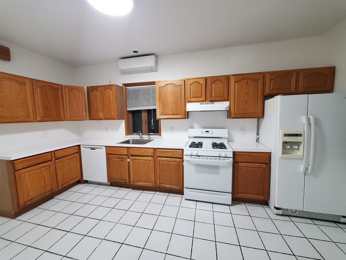 48 W 30th St Unit 2, Bayonne, NJ 07002 Condo for Rent in Bayonne, NJ