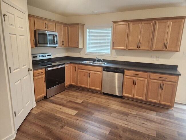 Foto del edificio - Chesterfield-4 Bed 2.5 Bath 2 House-Conven...