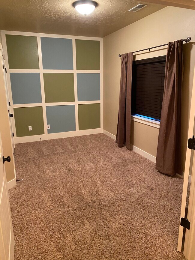 First floor- guest bedroom - 136 W Parramatta Ln
