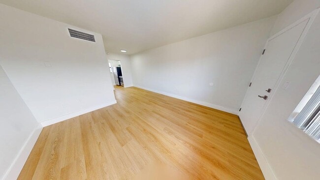 Building Photo - Aciano Hialeah