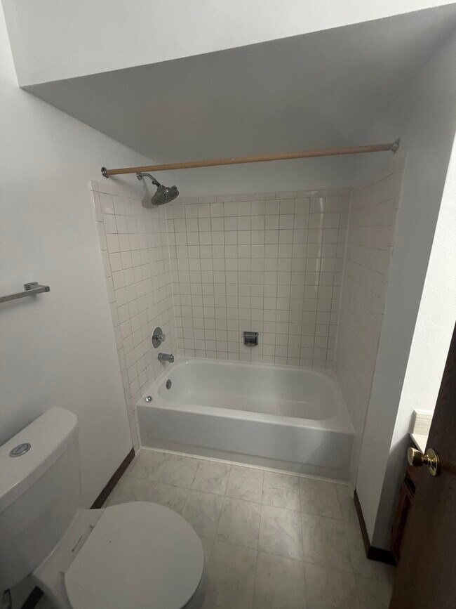 Foto del edificio - 690 Greenfield Ct