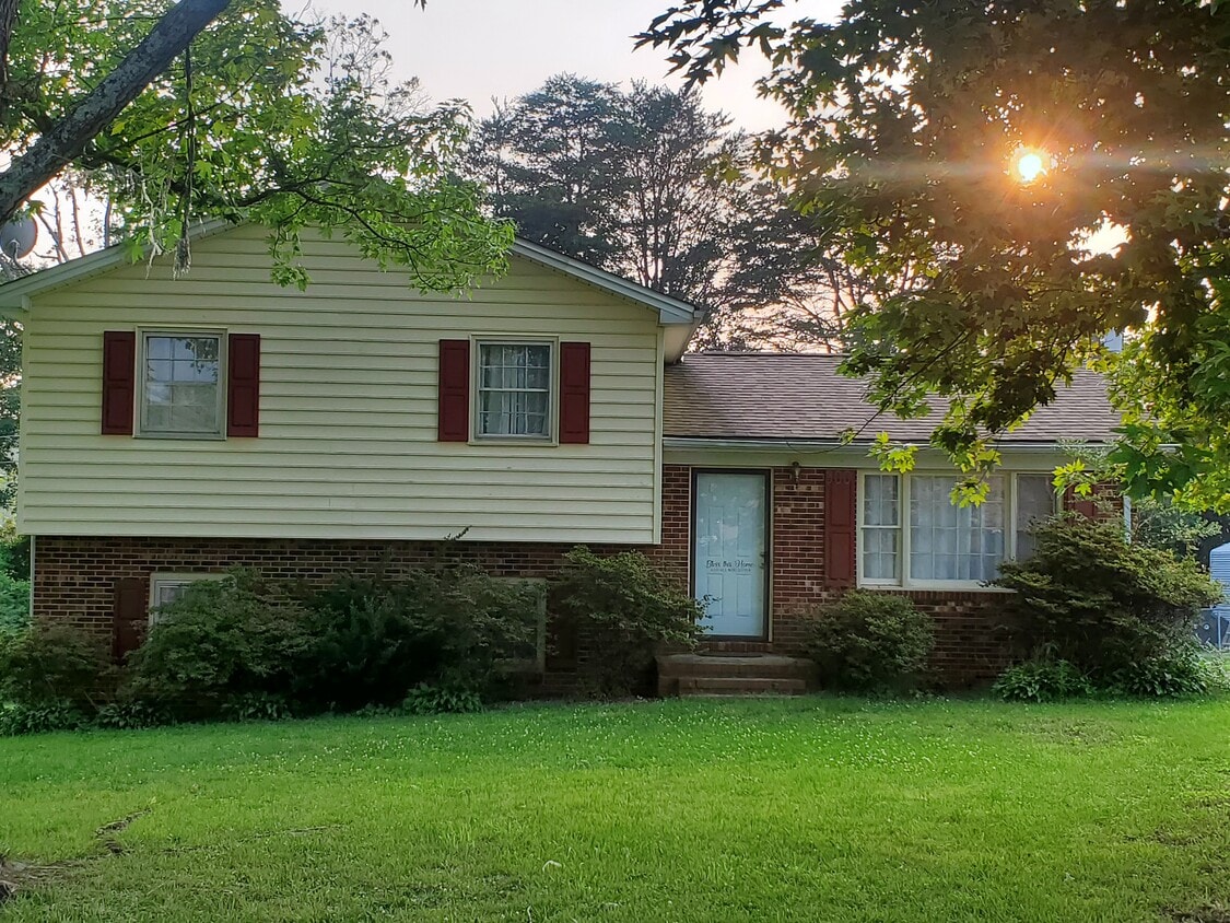 Primary Photo - 3 Holly Springs Rd