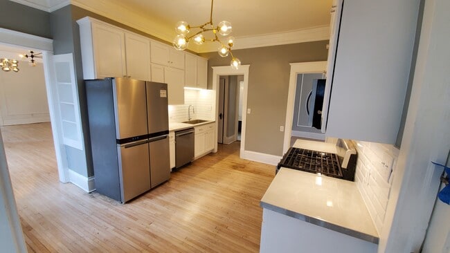 Kitchen - 1401 N Girard Ave N