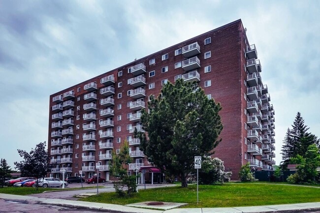 Building Photo - 23 Rue De La Soeur-Jeanne-Marie-Chavoin