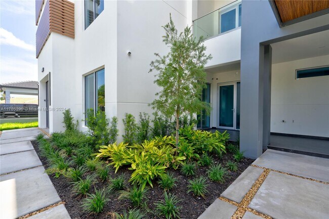 Building Photo - 3900 SW 137th Ct