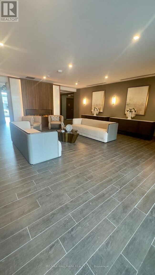 Building Photo - 470 Dundas St E