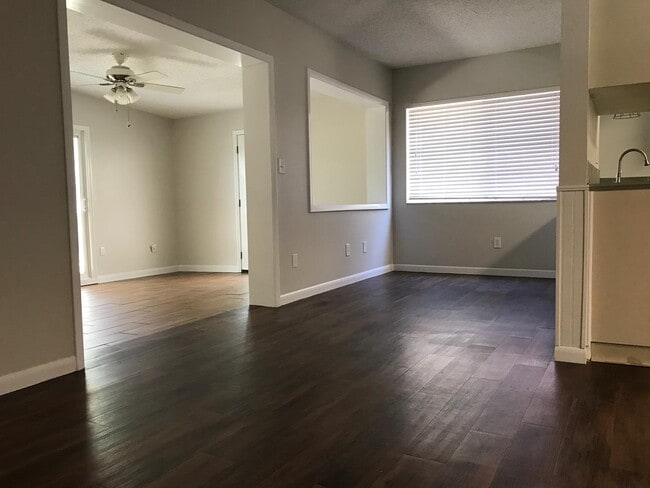 Building Photo - 433 San Jose Dr