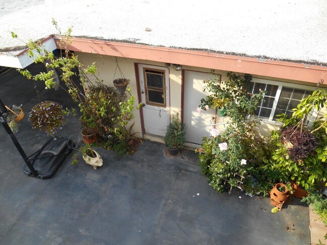 Building Photo - 8647 Higuera St