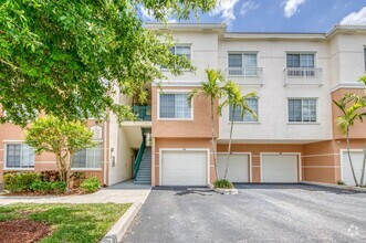 Building Photo - 2206 Myrtlewood Cir E