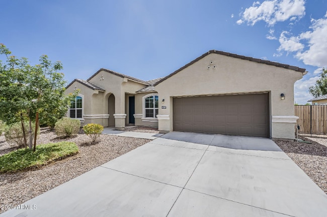 Building Photo - 44587 W Palo Amarillo Rd