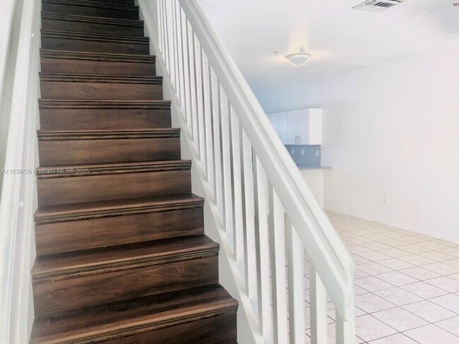 Foto del edificio - 5670 NW 116th Ave