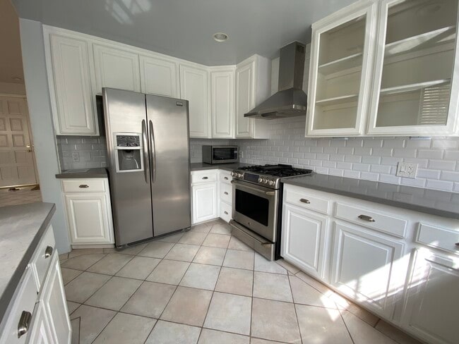 Kitchen - 219 Bay St