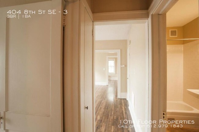 Building Photo - 404 SE 8th St