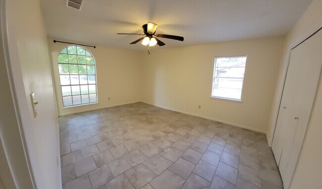 Building Photo - 118 Juniper Dr