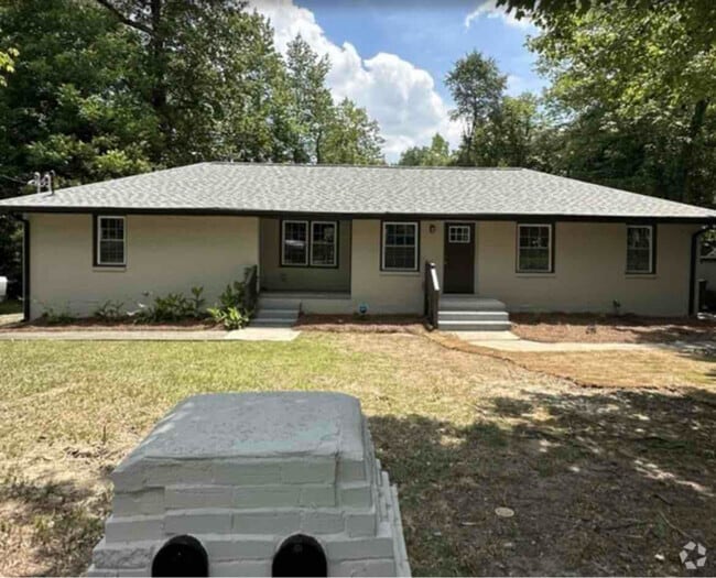 Building Photo - 839 Commodore Dr NW