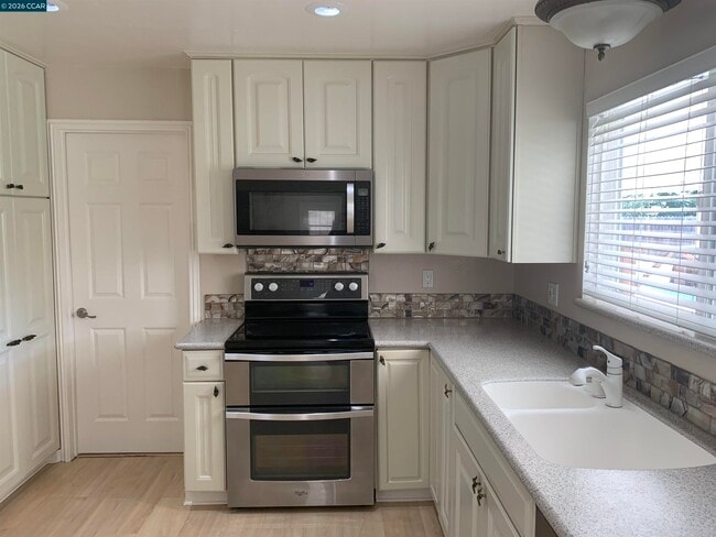 Foto del edificio - 1608 Claycord Ave