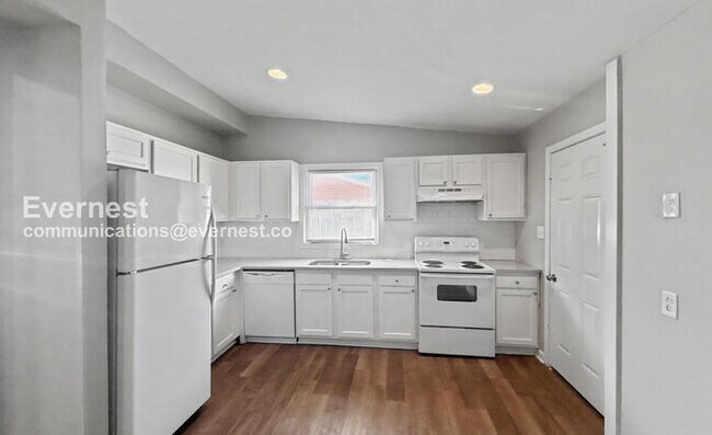 Foto del edificio - 3 Bed, 2 Bath Home with Fenced Yard / Pet-Friendly / Vouchers Accepted / Available Now!