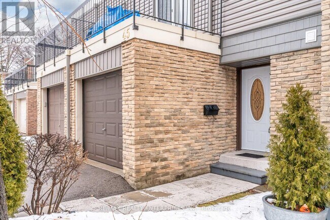 Building Photo - 2315 Bromsgrove Rd