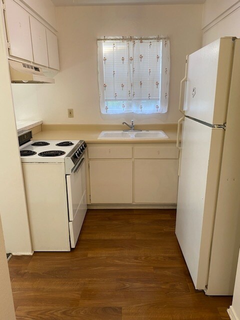 Foto del edificio - 13003 Hadley St
