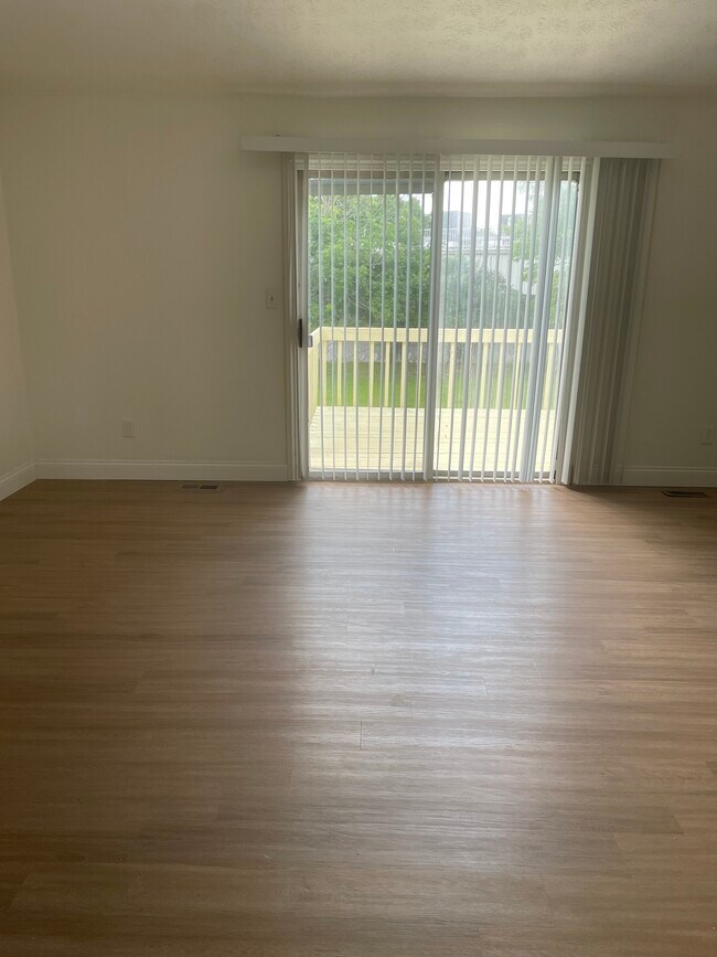 Building Photo - 3755 Springwood Dr