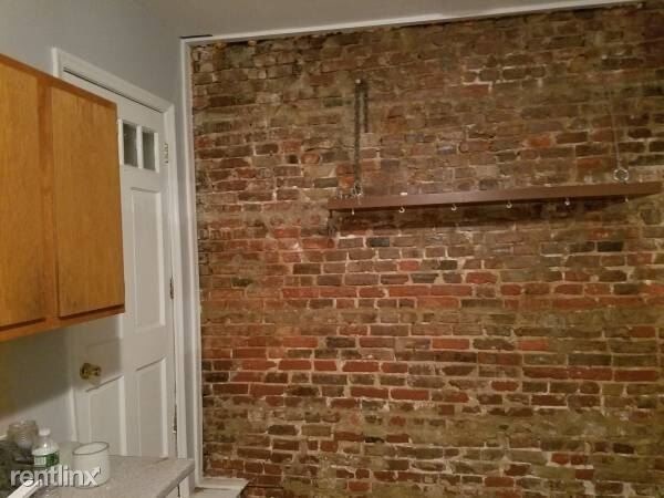 Building Photo - 1 br, 1 bath Triplex - 808 S 6th St #1R