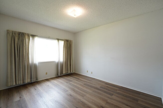 Foto del edificio - Spacious 3 Bed / 2 Bath Single-Family Home in Riverside