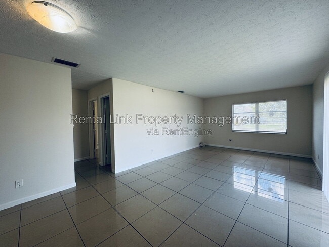 Building Photo - 3619 SE 9th Pl