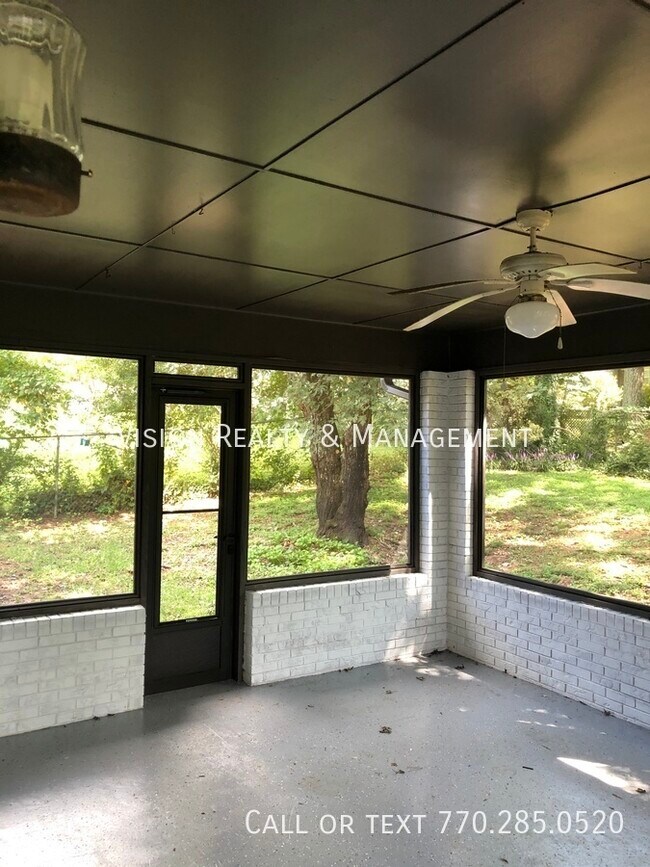 Building Photo - 3Br/2Ba Carrollton Split-level