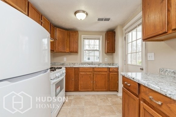 Foto del edificio - 7038 Lake Rd
