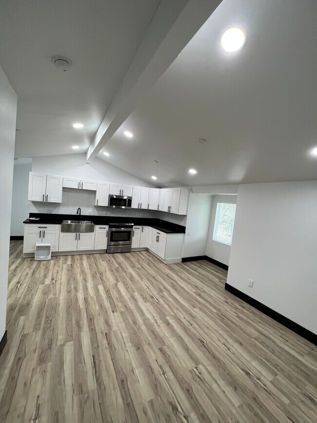 Building Photo - 13442 Calle Caballo