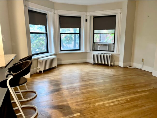 Building Photo - 475 Beacon St