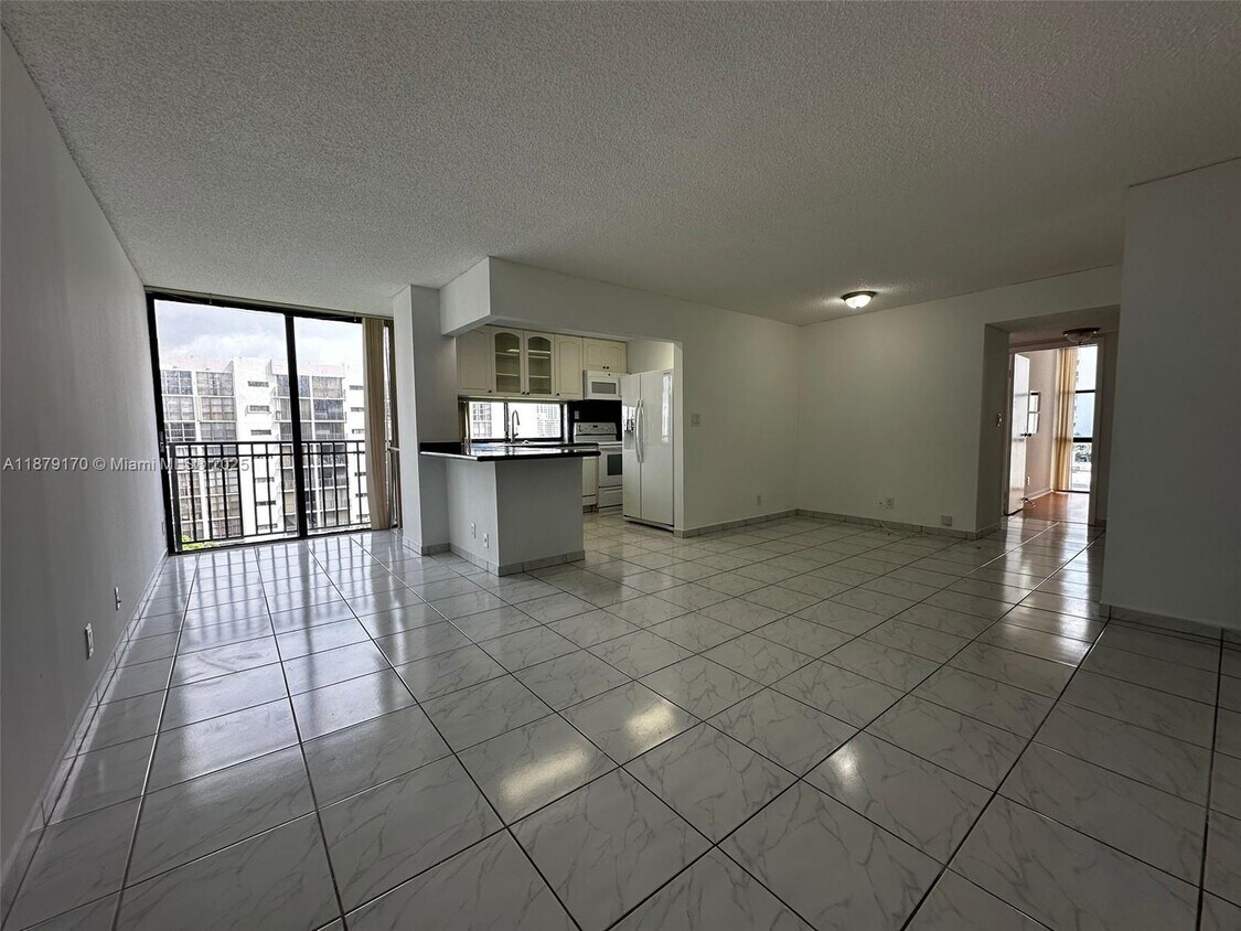 Foto principal - 16919 N Bay Rd