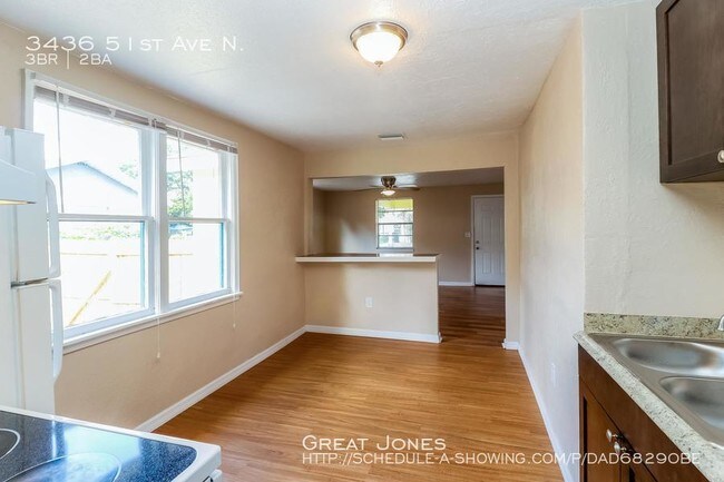 Building Photo - Gorgeous Home in North Saint Pete!