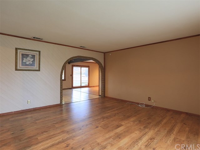 Foto del edificio - 17954 Randall Ave