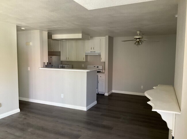 Building Photo - 4889 S Torrey Pines Dr