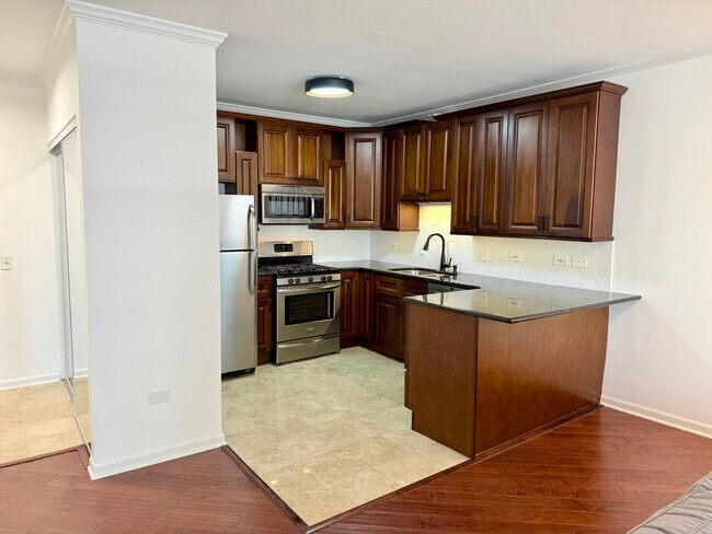 Foto del edificio - 630 N State St