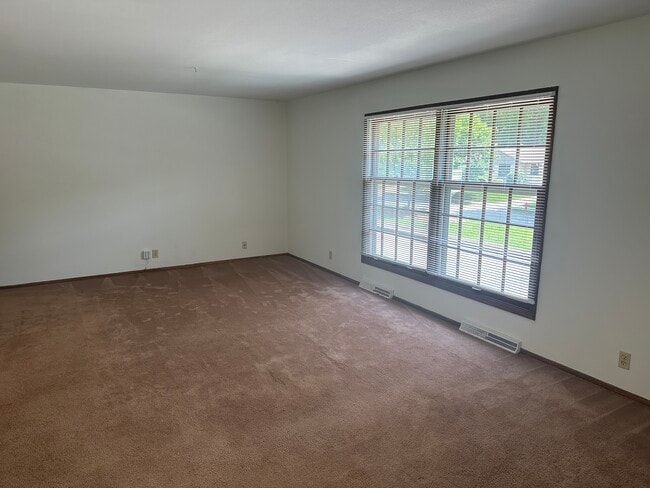 Building Photo - 1331 Martha Washington Dr