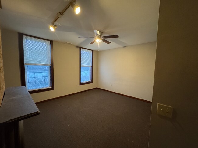 Foto del edificio - 2454 River Rd
