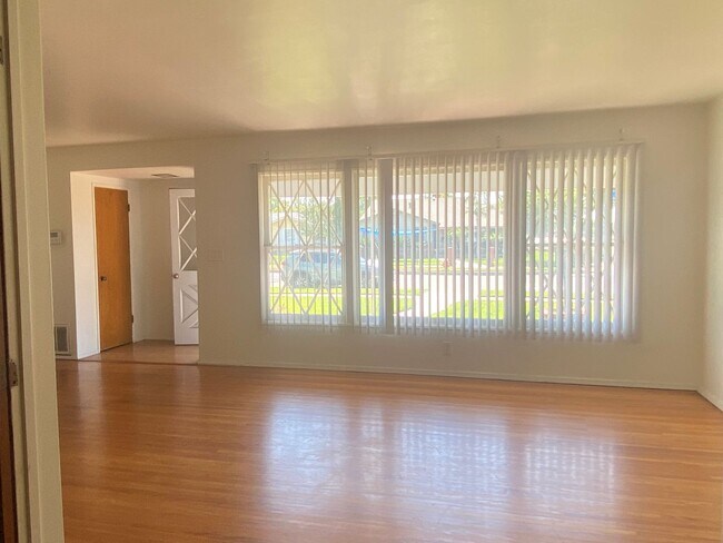 Foto del edificio - Home for Rent near Orange Circle