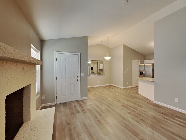 Building Photo - 7303 W Shaw Butte Dr